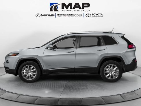 Used 2017 Jeep Cherokee Limited AWD/4WD image 3
