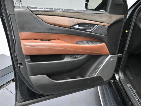 Used 2017 Cadillac Escalade Premium Luxury RWD image 9