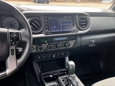 Used 2021 Toyota Tacoma TRD Off-Road w/ Technology Package image 15