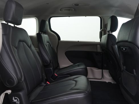 Used 2023 Chrysler Pacifica Touring-L w/ Road Tripper Package image 11