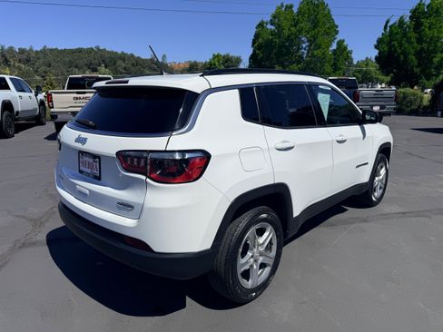 Used 2024 Jeep Compass Latitude AWD/4WD image 6