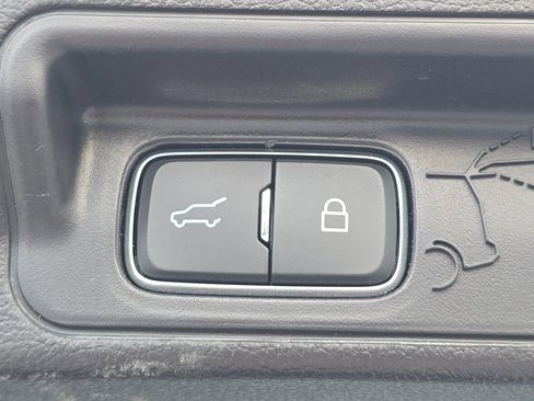 Used 2022 Ford Explorer XLT image 17