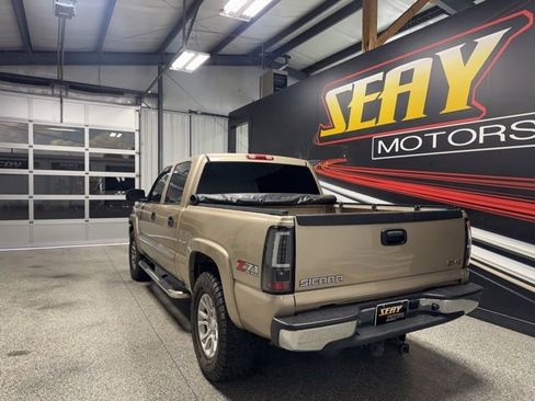Used 2006 GMC Sierra 1500 SLE w/ Light Duty Power Package AWD/4WD image 12