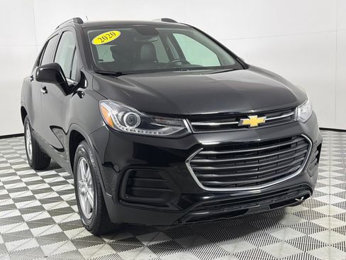 Used 2020 Chevrolet Trax LT w/ Driver Confidence Package image 3