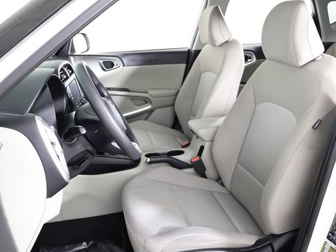 Certified 2023 Kia Soul LX w/ LX Technology Package FWD image 27