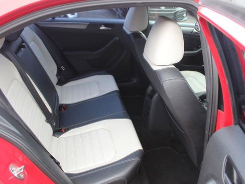 Used 2016 Volkswagen Jetta Sport image 14