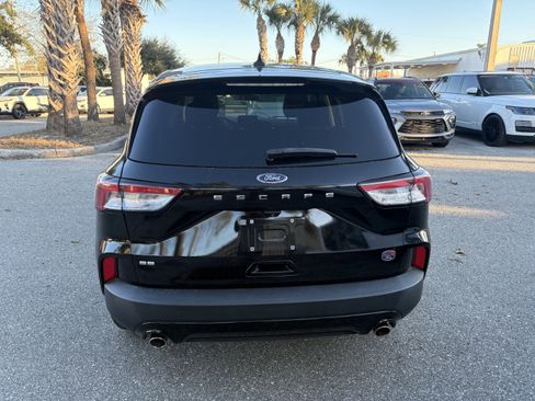 Used 2022 Ford Escape SE w/ SE Sport Appearance Package image 6