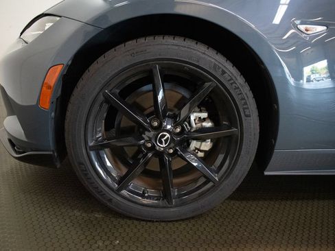 Used 2021 MAZDA MX-5 Miata Club RWD image 9