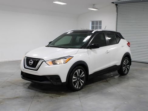 Used 2018 Nissan Kicks SV image 4