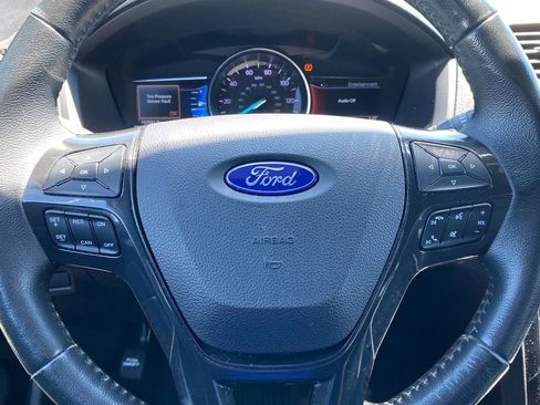 Used 2017 Ford Explorer XLT w/ Equipment Group 202A AWD/4WD image 25