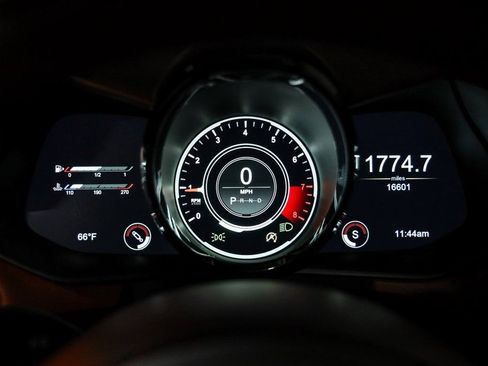 Used 2020 Aston Martin V8 Vantage Coupe image 38