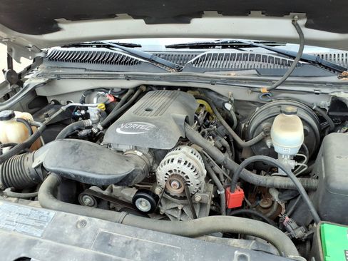 Used 2005 Chevrolet Silverado 1500 LS w/ Light Duty Power Package AWD/4WD image 13