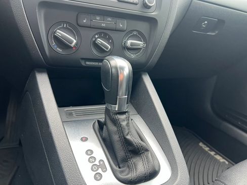 Used 2014 Volkswagen Jetta SE FWD image 18