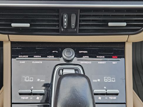 Certified 2022 Porsche Cayenne AWD/4WD image 19