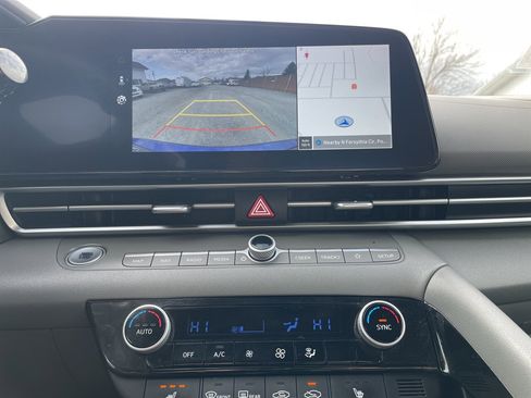 Used 2023 Hyundai Elantra SEL w/ Convenience Package image 18