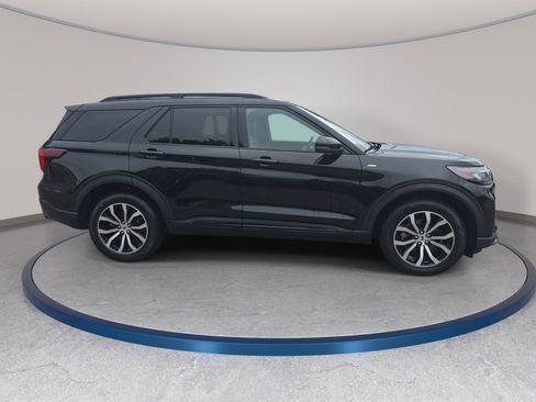 Used 2025 Ford Explorer ST-Line AWD/4WD image 4