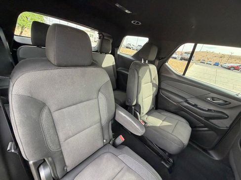 Used 2023 Chevrolet Traverse LT image 18