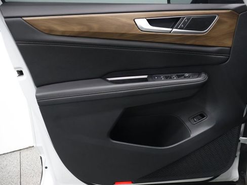 Used 2024 Volkswagen Atlas SE w/ Panoramic Sunroof Package image 12