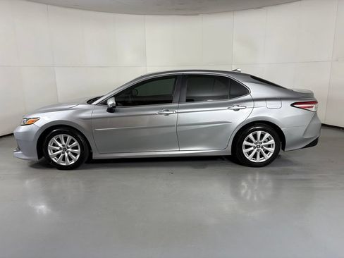 Used 2020 Toyota Camry LE w/ Carpet Mat Package FWD image 5