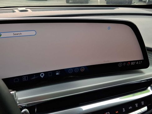 Used 2024 Cadillac Lyriq Luxury AWD/4WD image 17