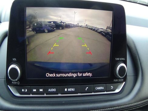 Used 2025 Nissan Rogue SV image 30