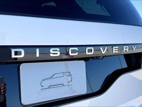 New 2026 Land Rover Discovery Limited Edition image 9