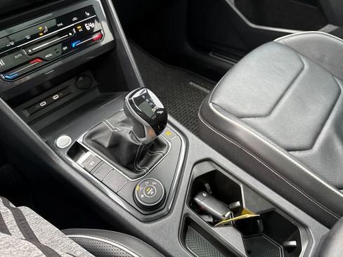 Used 2022 Volkswagen Tiguan SEL R-Line image 24