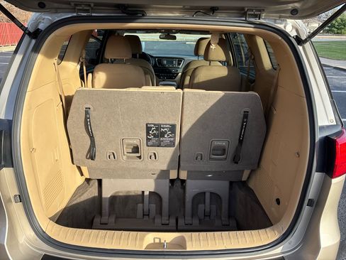 Used 2015 Kia Sedona LX image 13