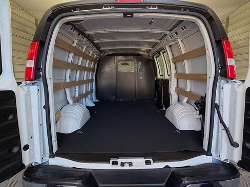 Used 2024 GMC Savana 2500 w/ Driver Convenience Package image 12