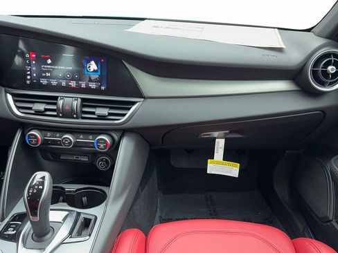 New 2025 Alfa Romeo Giulia Base image 17