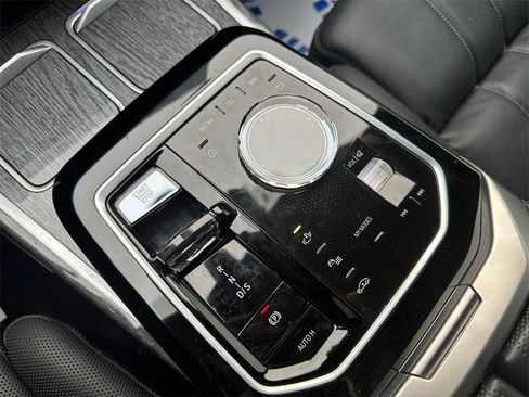 Used 2023 BMW 760i xDrive w/ Executive Package image 20