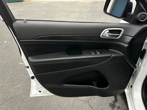 Used 2019 Jeep Grand Cherokee Altitude image 13