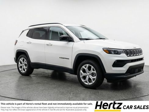 Used 2025 Jeep Compass Latitude AWD/4WD image 1