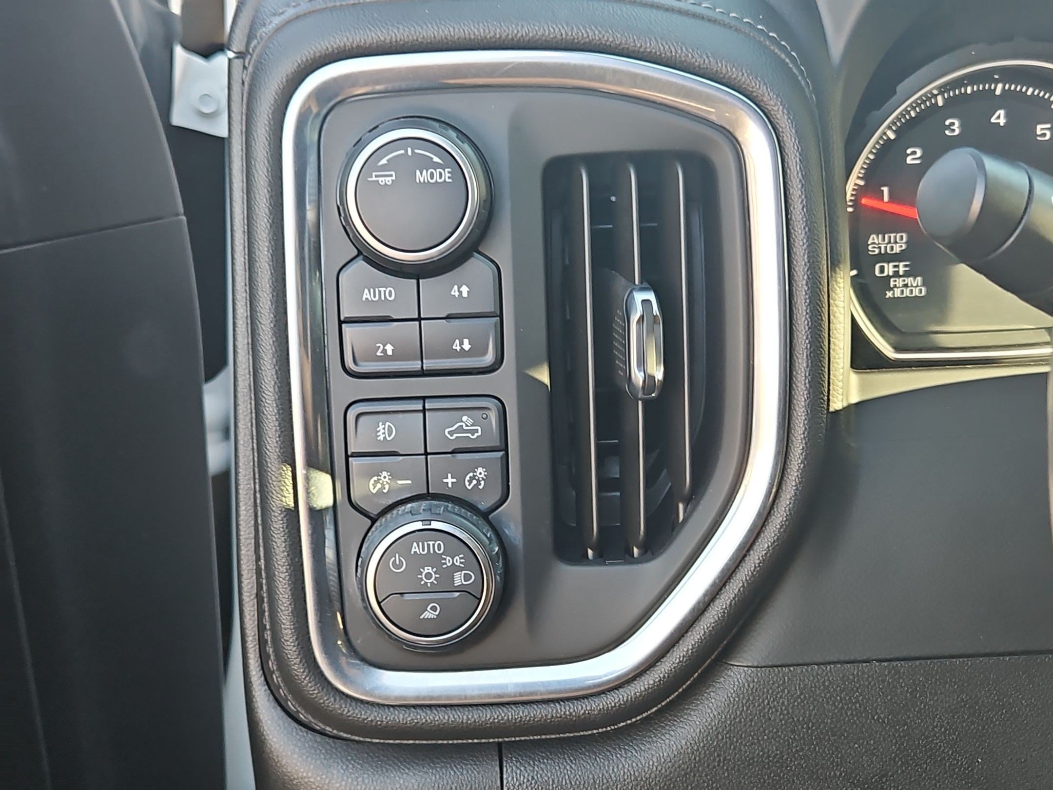 Certified 2021 Chevrolet Silverado 1500 LTZ AWD/4WD image 24