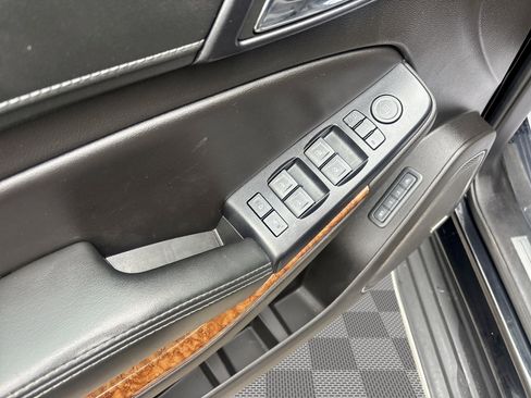 Used 2018 Chevrolet Tahoe Premier AWD/4WD image 15