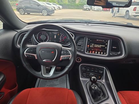 Used 2016 Dodge Challenger R/T Scat Pack w/ Leather Interior Group RWD image 17