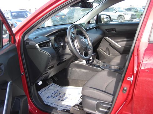 Used 2023 Toyota Corolla Cross LE w/ Moonroof Package image 10