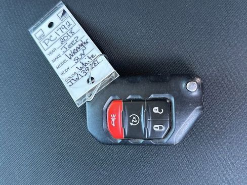 Used 2018 Jeep Wrangler Unlimited Sahara image 31