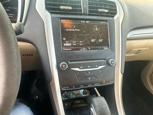 Used 2014 Ford Fusion SE FWD image 15