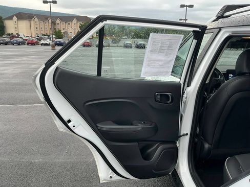 Certified 2023 Hyundai Venue Limited FWD image 25