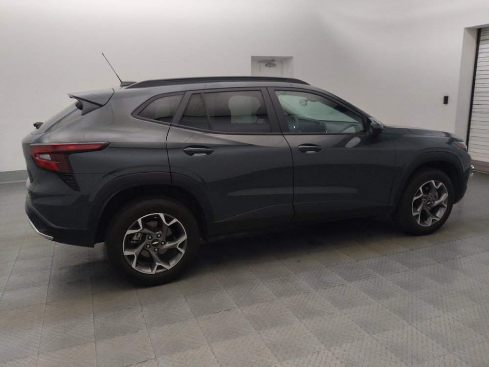 Used 2025 Chevrolet Trax LT FWD image 10
