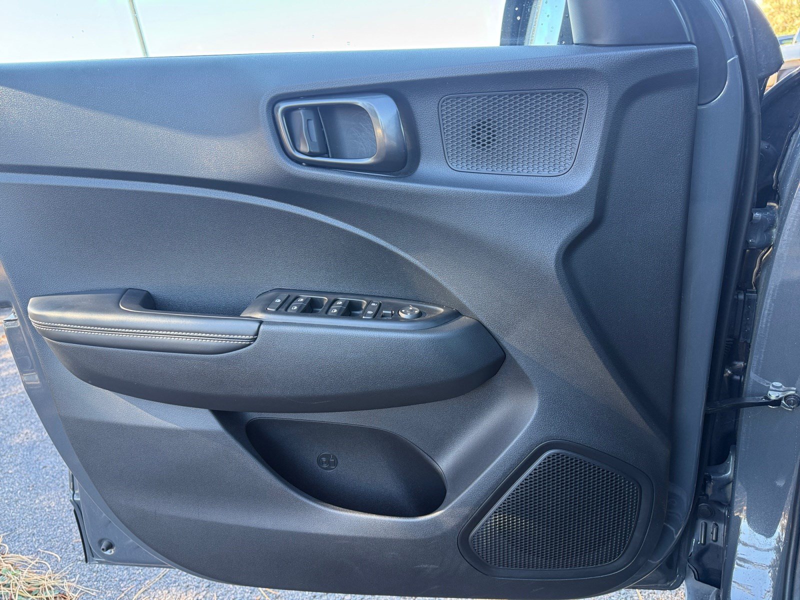 Used 2024 Hyundai Venue Limited FWD image 13