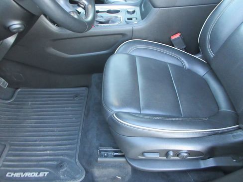 Used 2023 Chevrolet Traverse Premier image 22