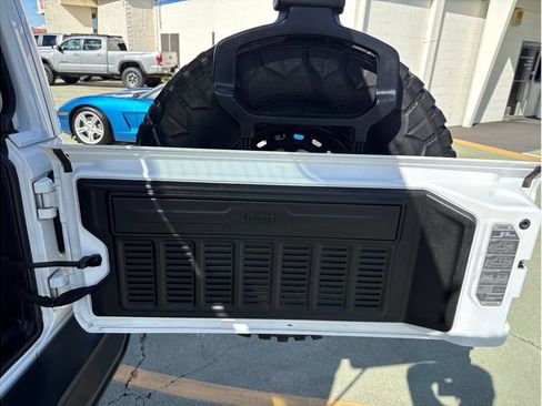 Used 2019 Jeep Wrangler Unlimited Rubicon image 18