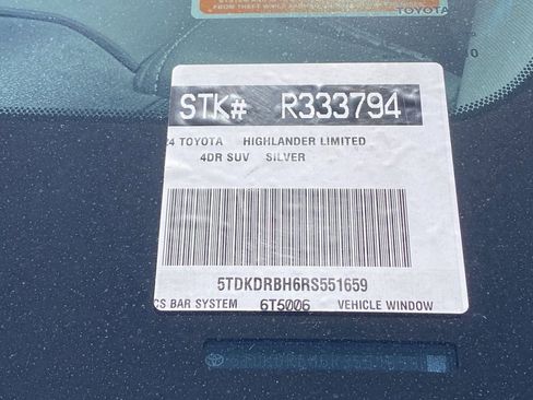 Certified 2024 Toyota Highlander Limited AWD/4WD image 38