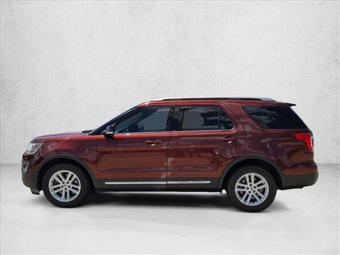 Used 2016 Ford Explorer XLT w/ Equipment Group 202A FWD image 8
