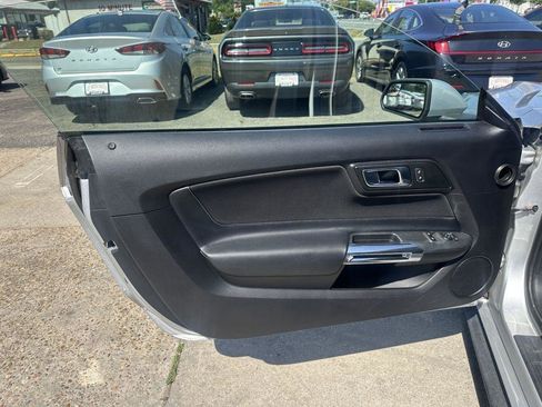 Used 2019 Ford Mustang Coupe RWD image 12