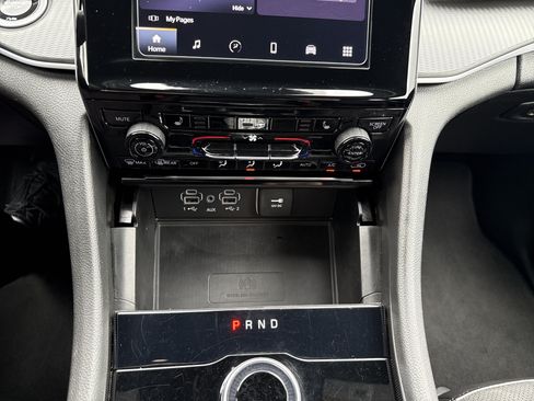 Used 2024 Jeep Grand Cherokee Altitude AWD/4WD image 19