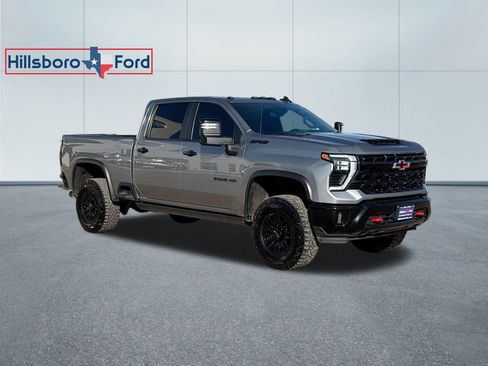 Used 2024 Chevrolet Silverado 2500 ZR2 w/ Technology Package image 4