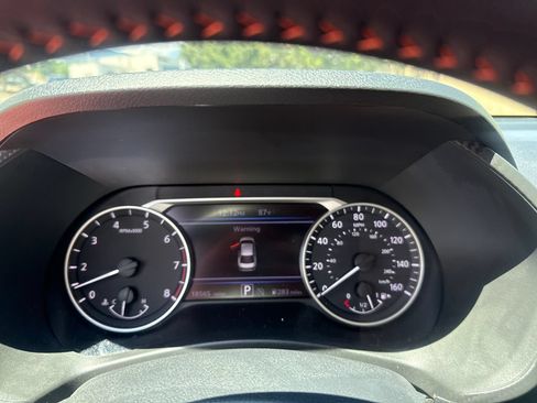 Used 2025 Nissan Sentra SR FWD image 16